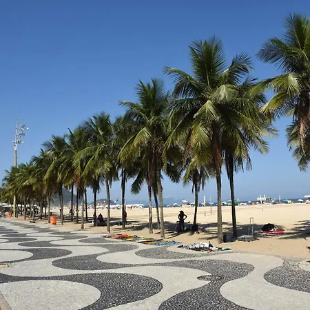 Apartamento Em Copacabana Na Quadra Da Praia-3